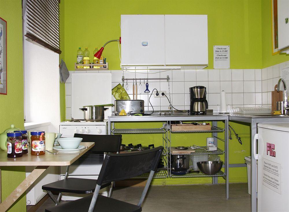 Lollis Hostel *